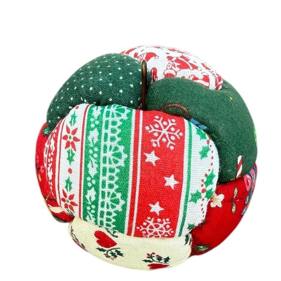 Vtg Quilted Ball Christmas Ornament Patchwork Hanging Wreath Fabric Grandmacore main image 3